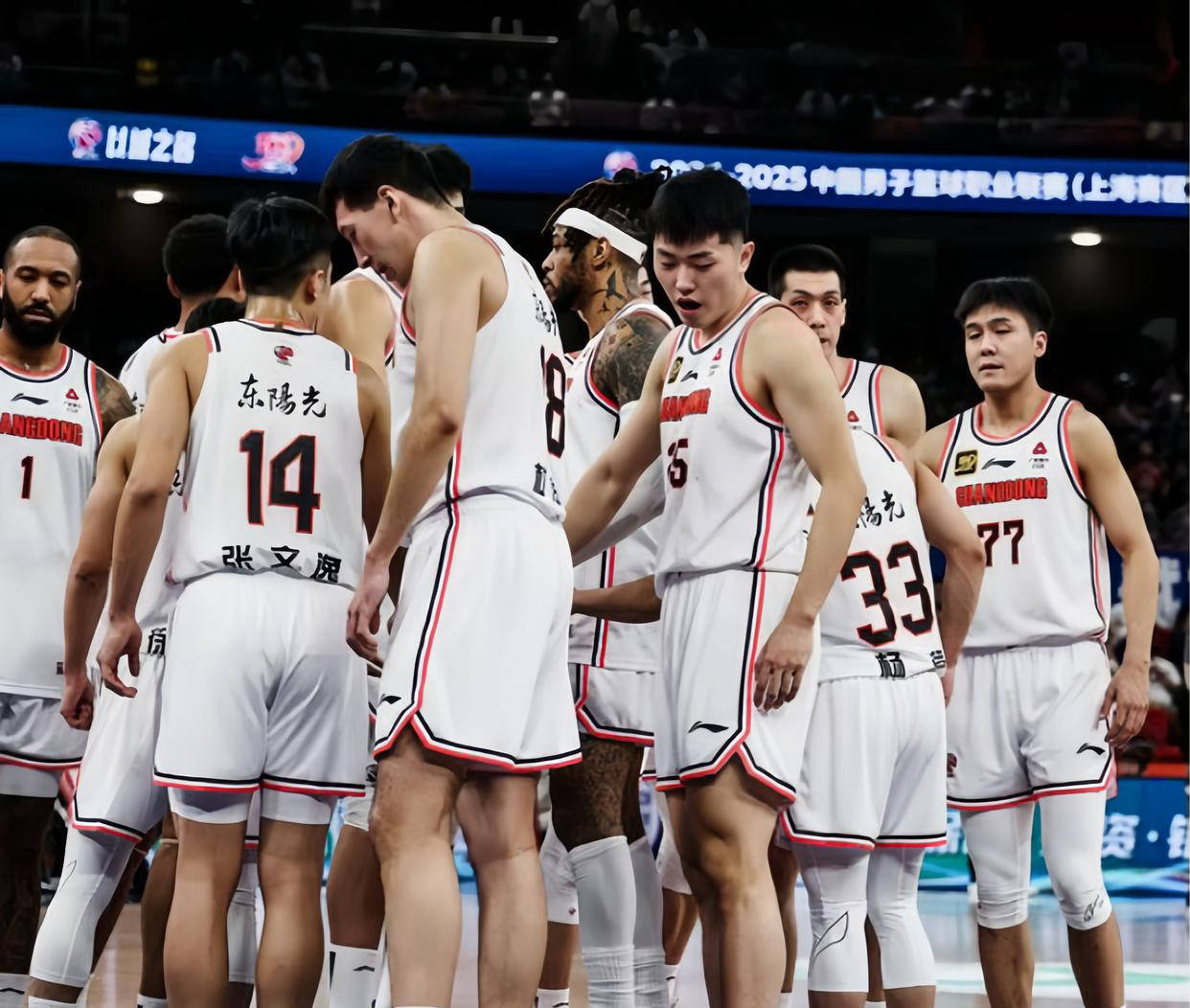 金年会体育入口- 今晚北京国安备战德国杯新疆广汇转会期门线救险，关键时刻广东宏远防线松动直接炸裂